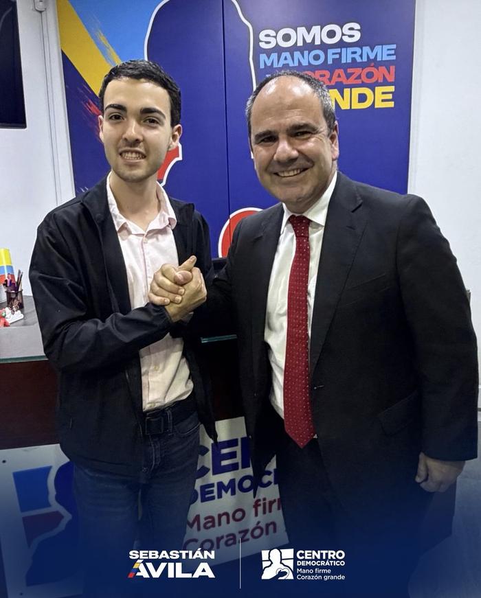 Sebastián Ávila en una sede del Centro Democrático
